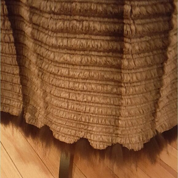 LUXURIOUS SHEARED BEAVER W/ RACOON COLLAR COAT - Picture 6 of 6